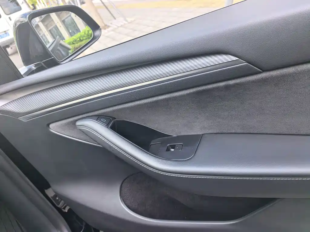 Tesla Model Y — фото 18