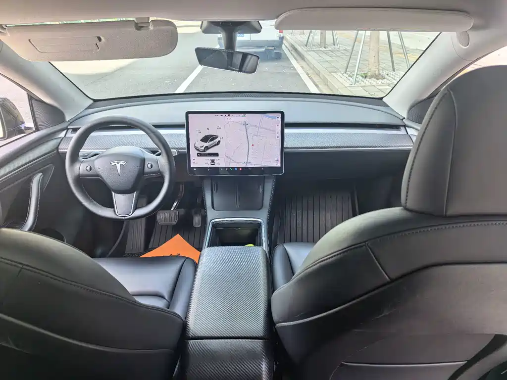 Tesla Model Y — фото 10