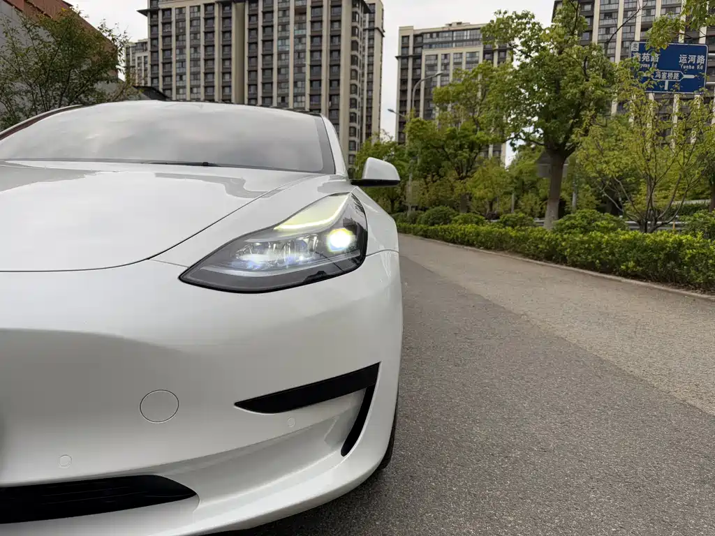 Tesla Model 3 — фото 8