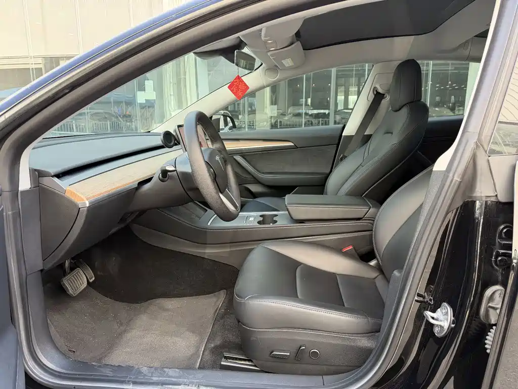 Tesla Model 3 — фото 4