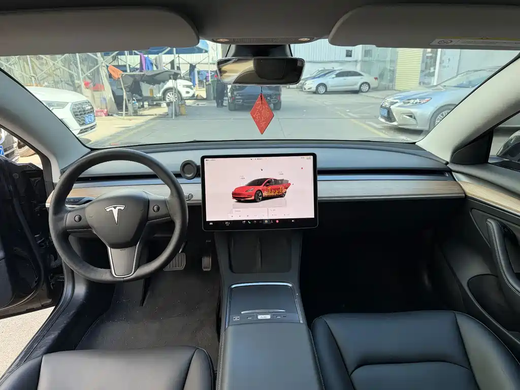 Tesla Model 3 — фото 5