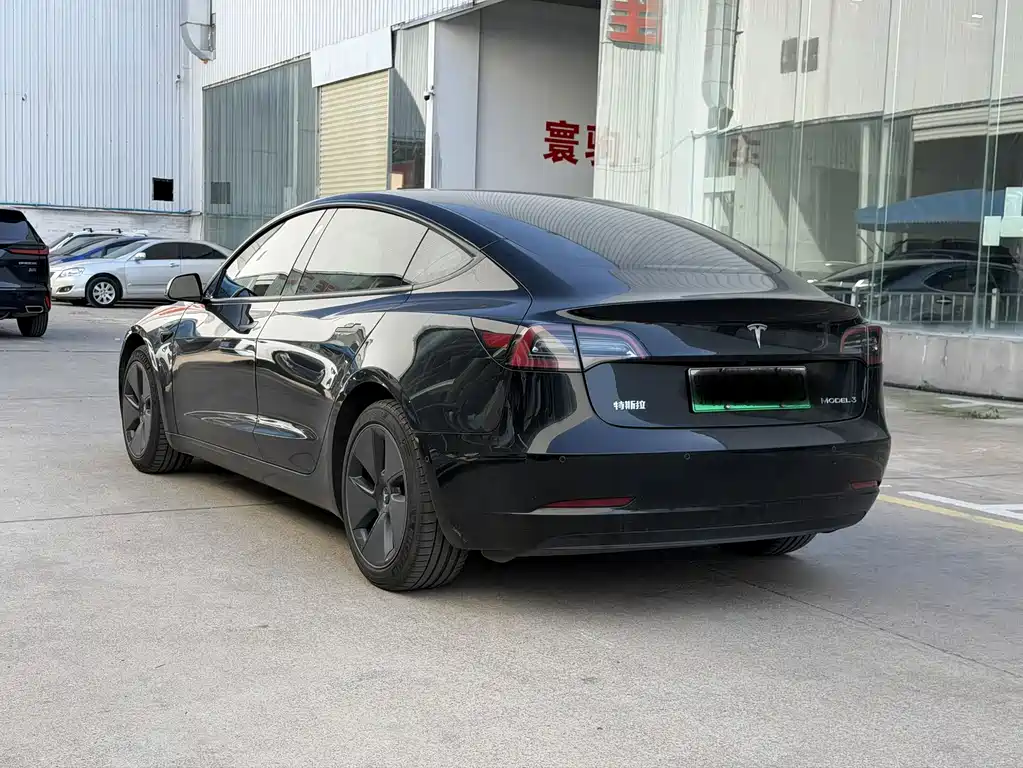 Tesla Model 3 — фото 8