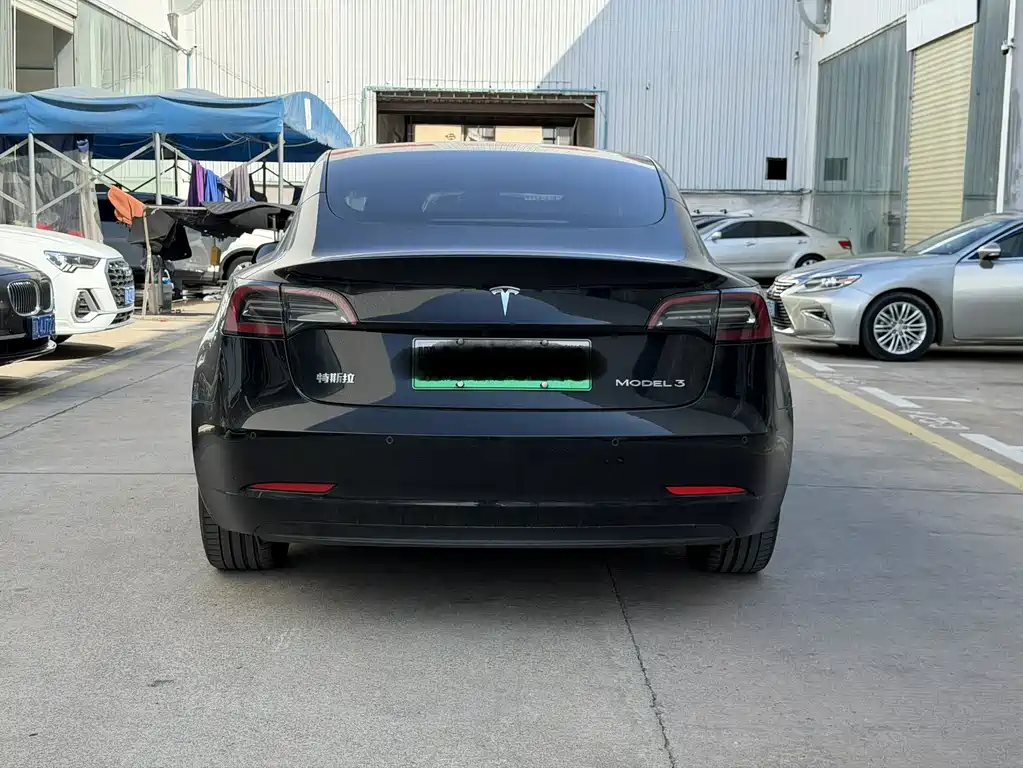 Tesla Model 3 — фото 9