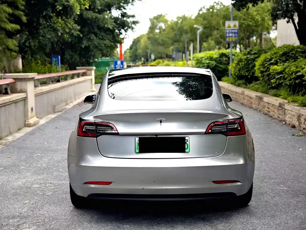 Tesla Model 3 — фото 8