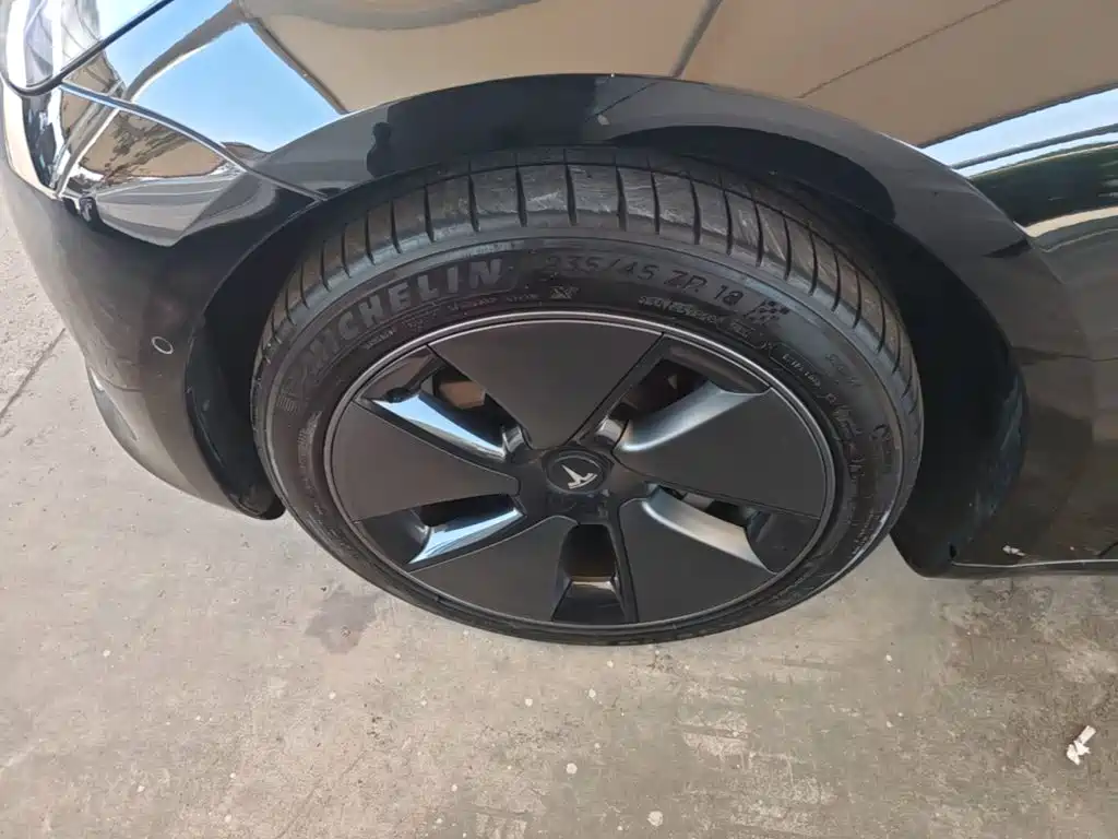 Tesla Model 3 — фото 23