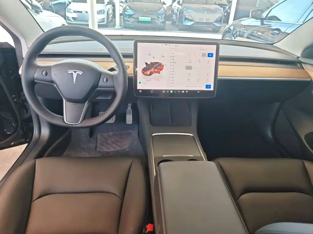 Tesla Model 3 — фото 10