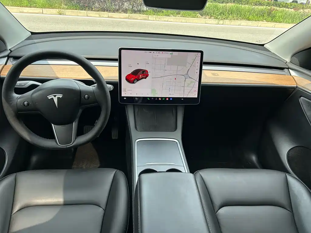 Tesla Model Y — фото 4