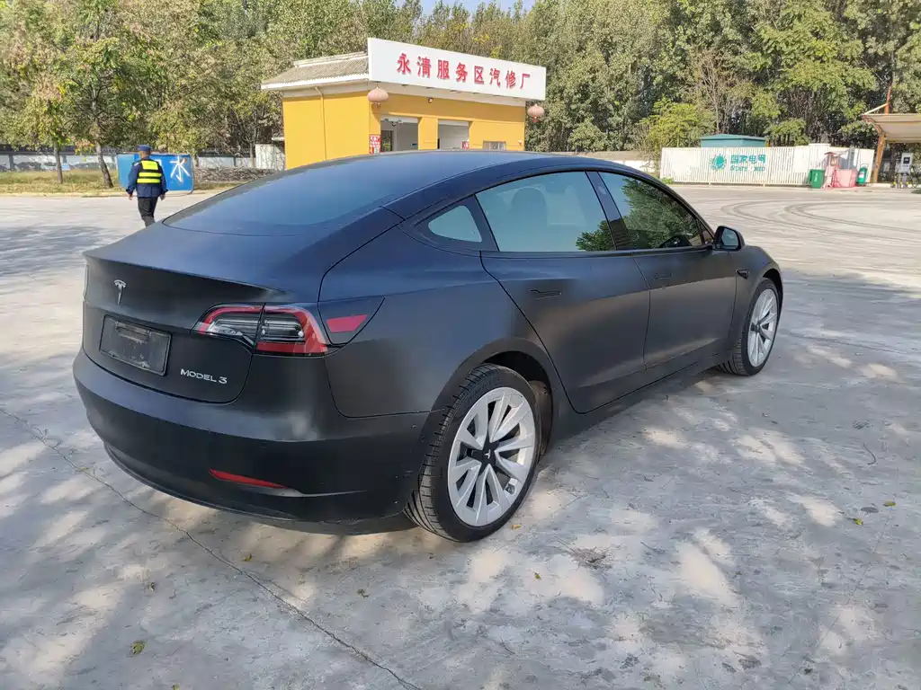 Tesla Model 3 — фото 7