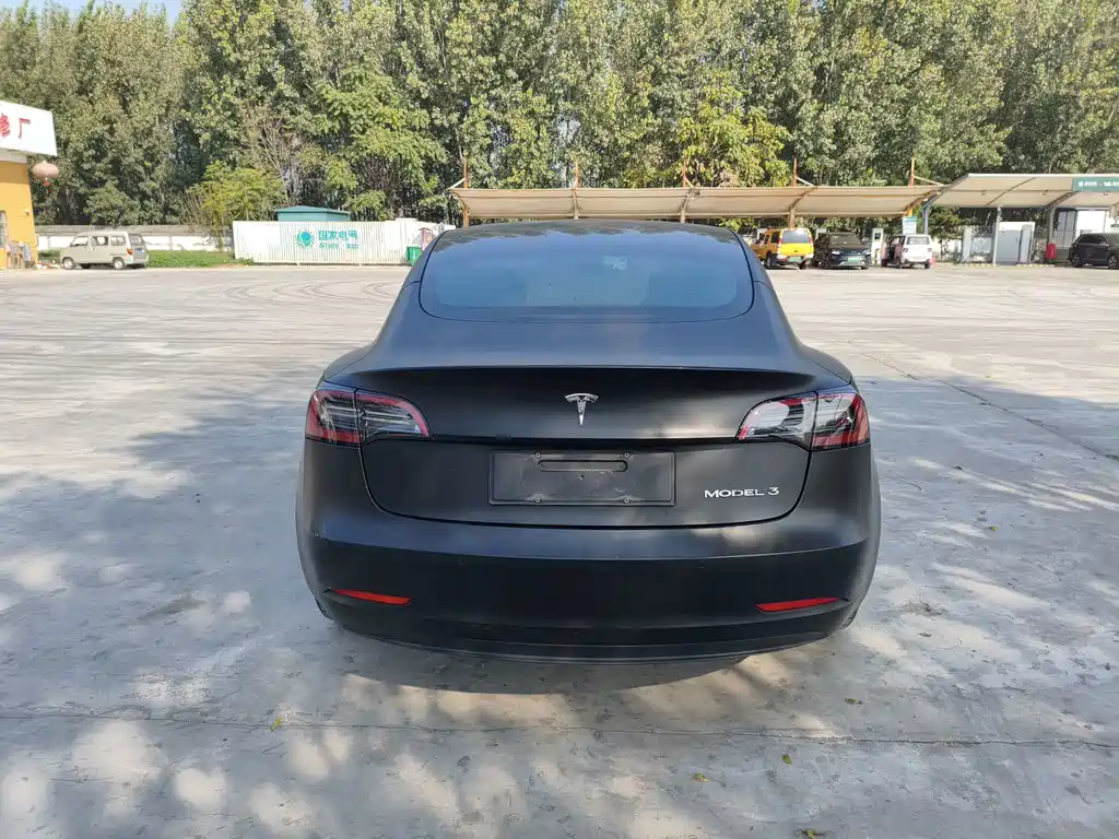 Tesla Model 3 — фото 8