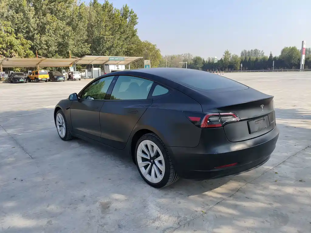 Tesla Model 3 — фото 9