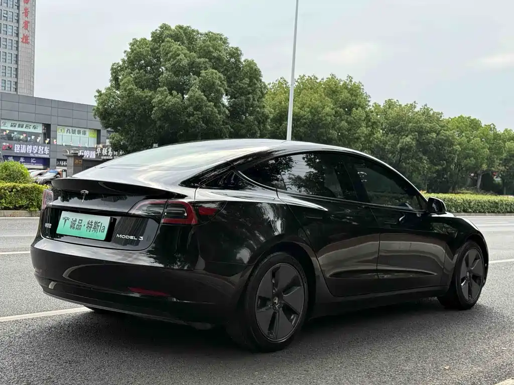 Tesla Model 3 — фото 5