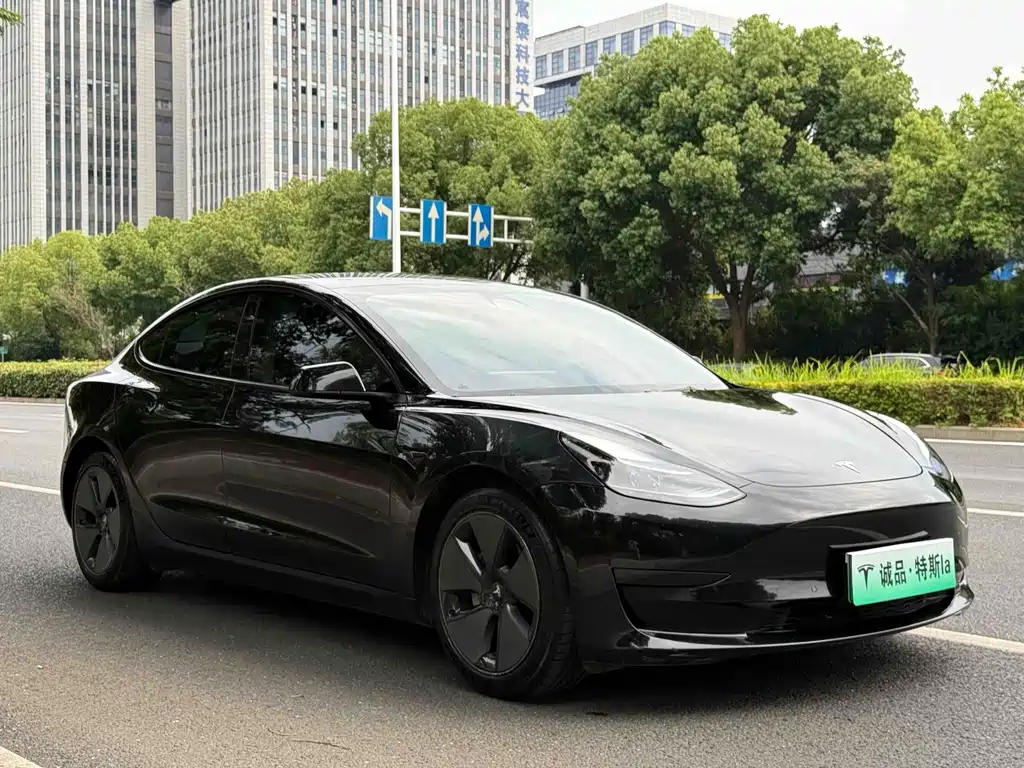 Tesla Model 3 — фото 7
