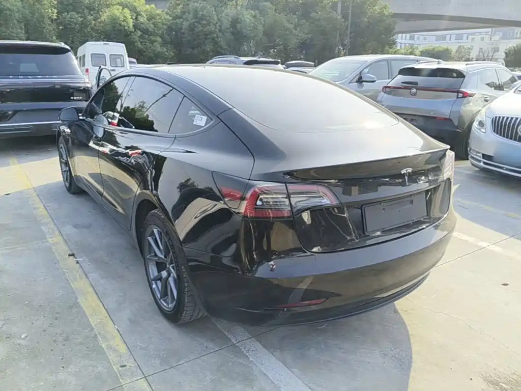 Tesla Model 3 — фото 5