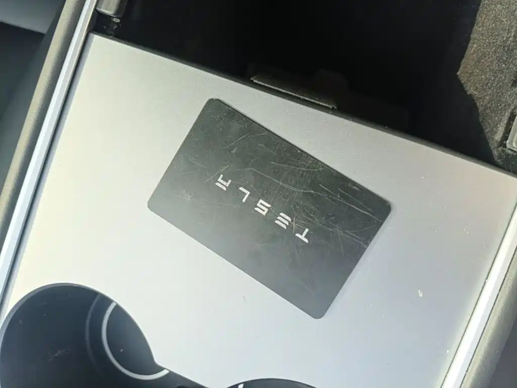 Tesla Model 3 — фото 9