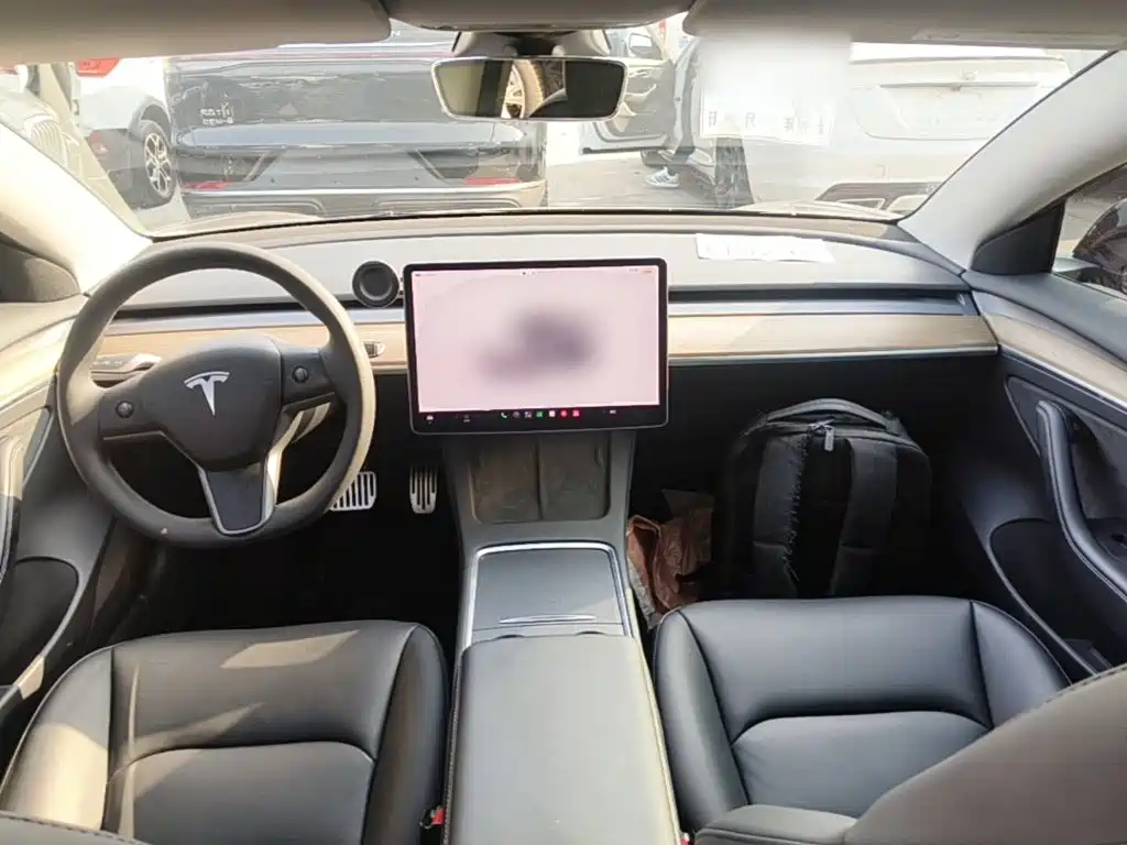 Tesla Model 3 — фото 10