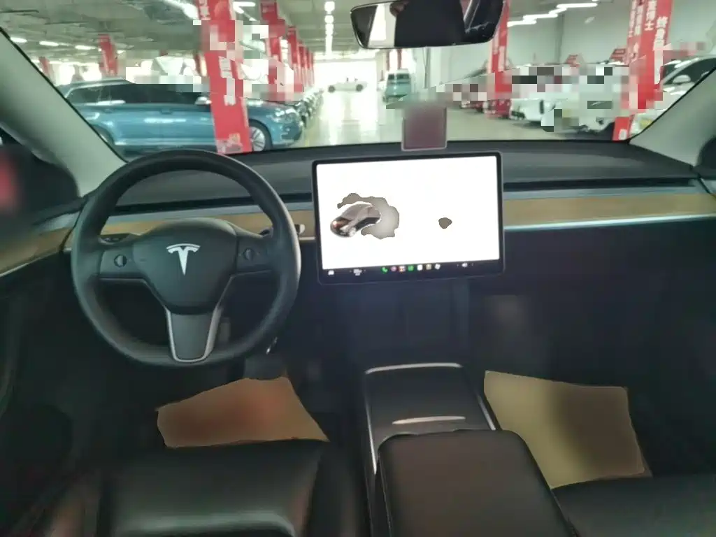 Tesla Model Y — фото 10