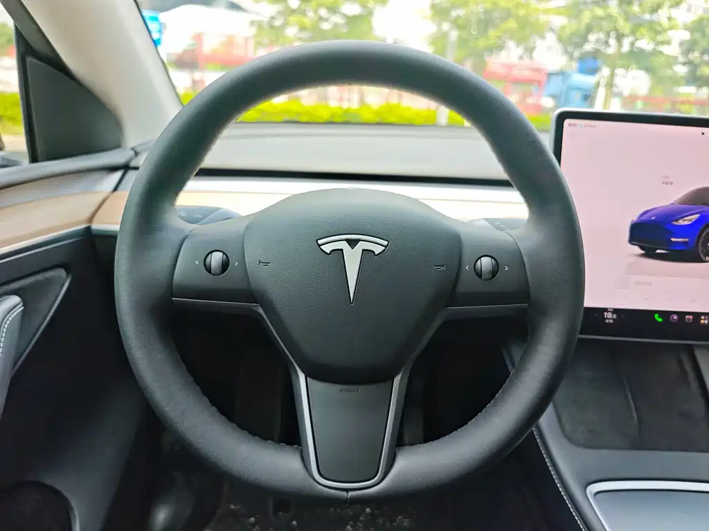 Tesla Model Y — фото 7