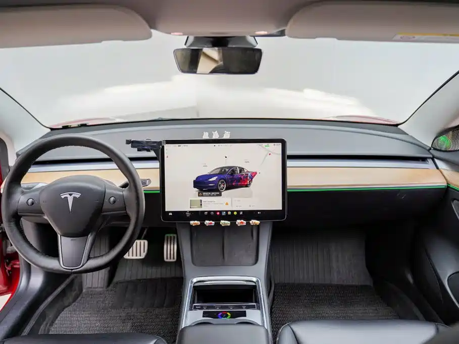 Tesla Model 3 — фото 5
