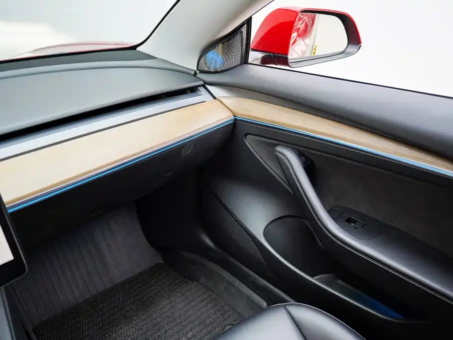 Tesla Model 3 — фото 9