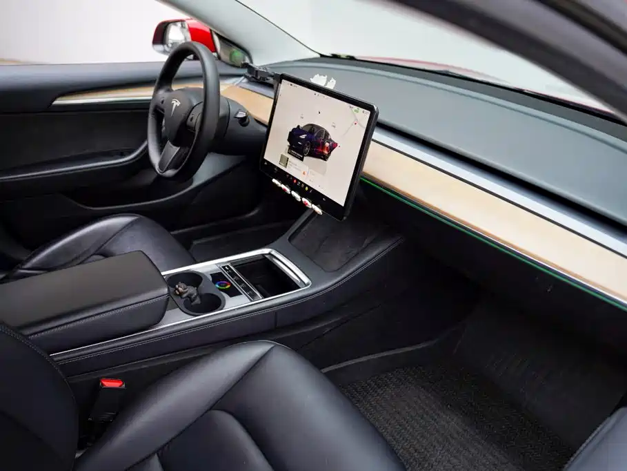 Tesla Model 3 — фото 10