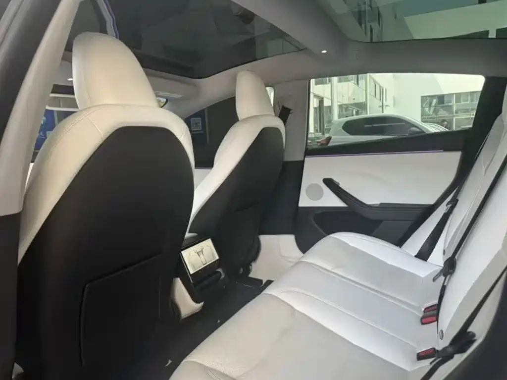 Tesla Model 3 — фото 6