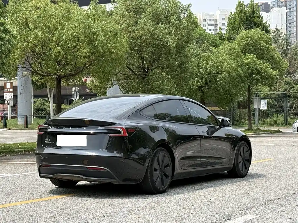 Tesla Model 3 — фото 3