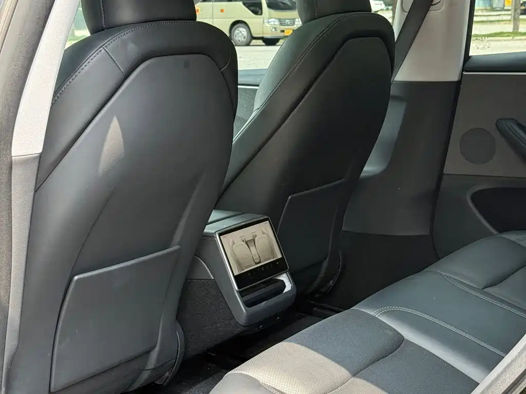Tesla Model 3 — фото 6