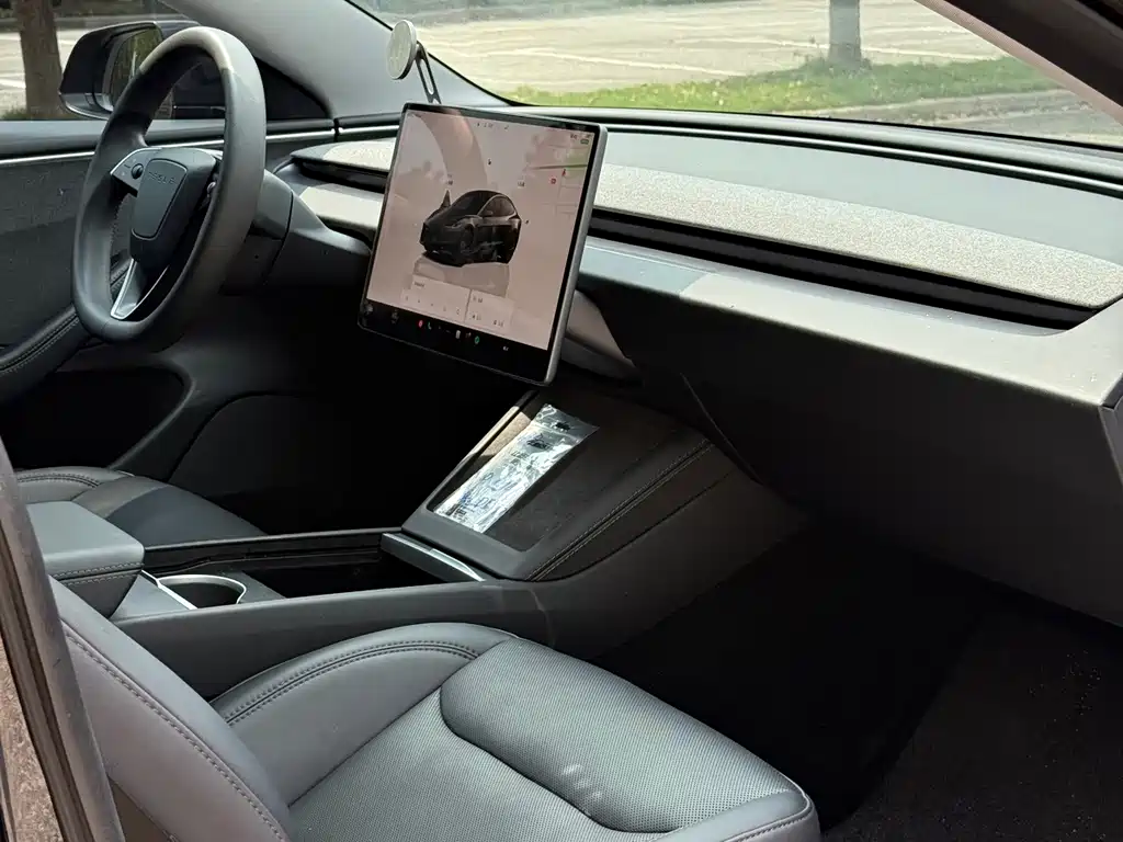 Tesla Model 3 — фото 7