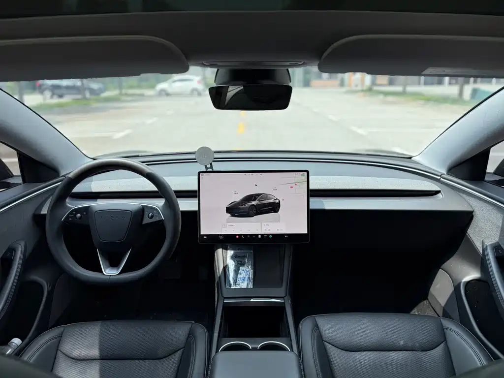 Tesla Model 3 — фото 9