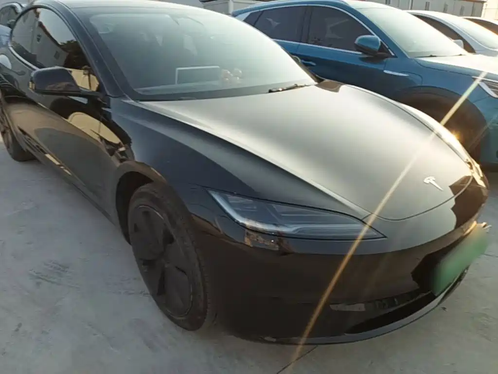 Tesla Model 3 — фото 4