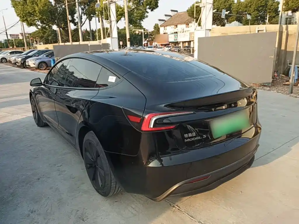Tesla Model 3 — фото 5