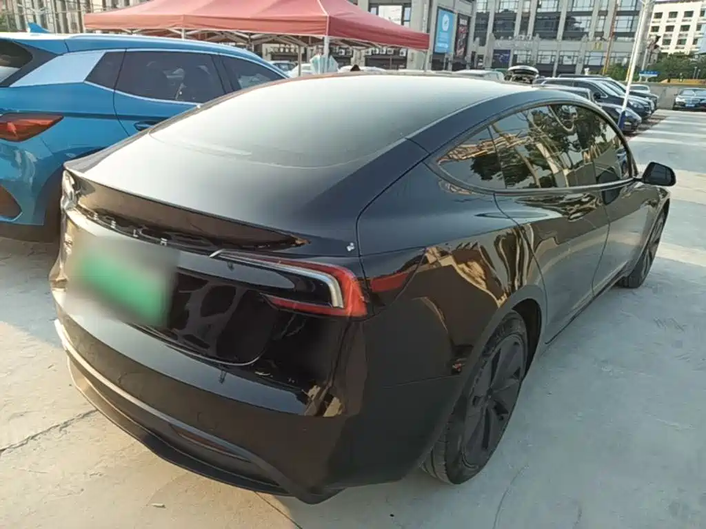 Tesla Model 3 — фото 7