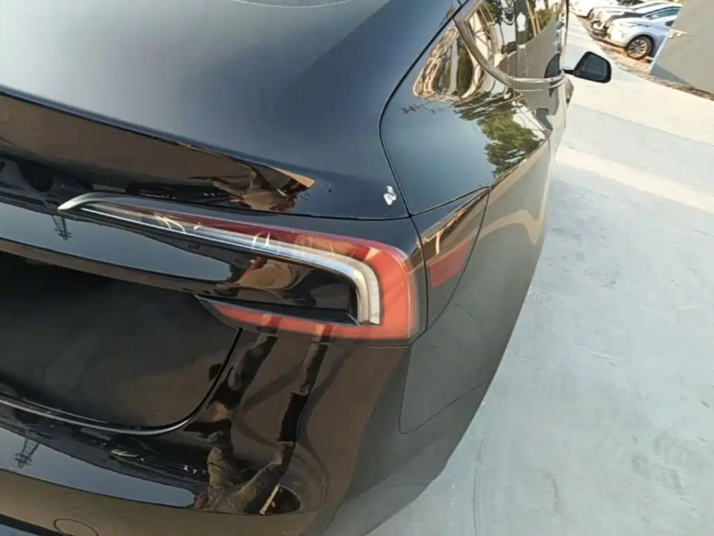 Tesla Model 3 — фото 8