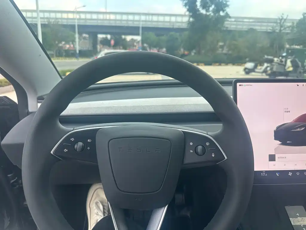 Tesla Model 3 — фото 13