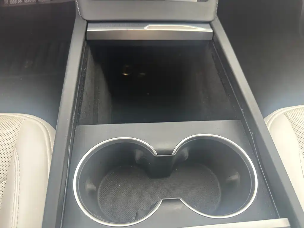 Tesla Model 3 — фото 14