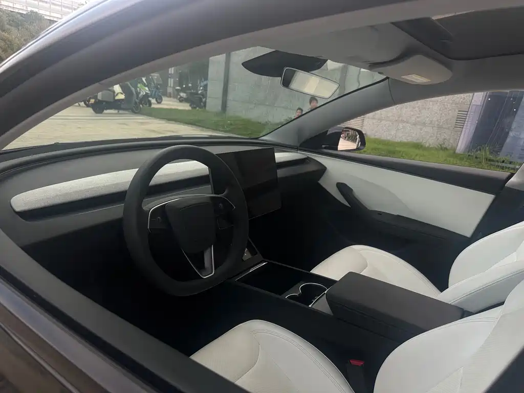 Tesla Model 3 — фото 16