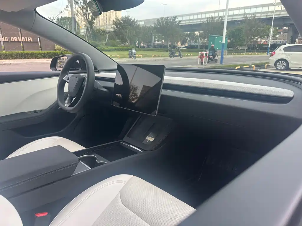Tesla Model 3 — фото 17