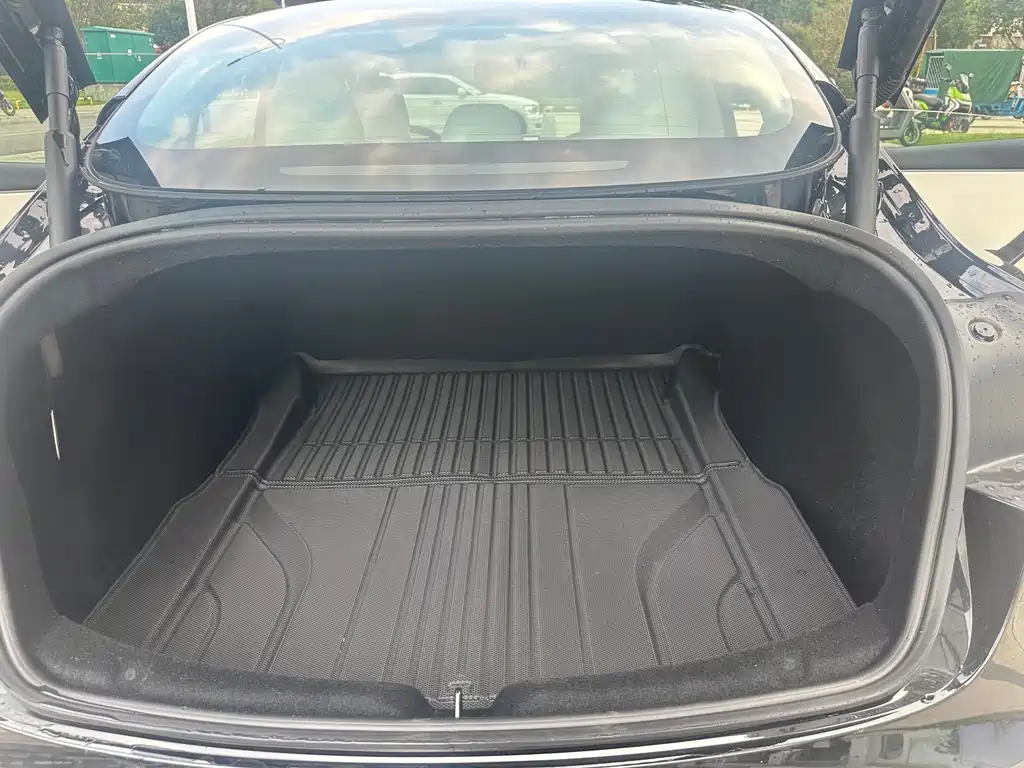 Tesla Model 3 — фото 23