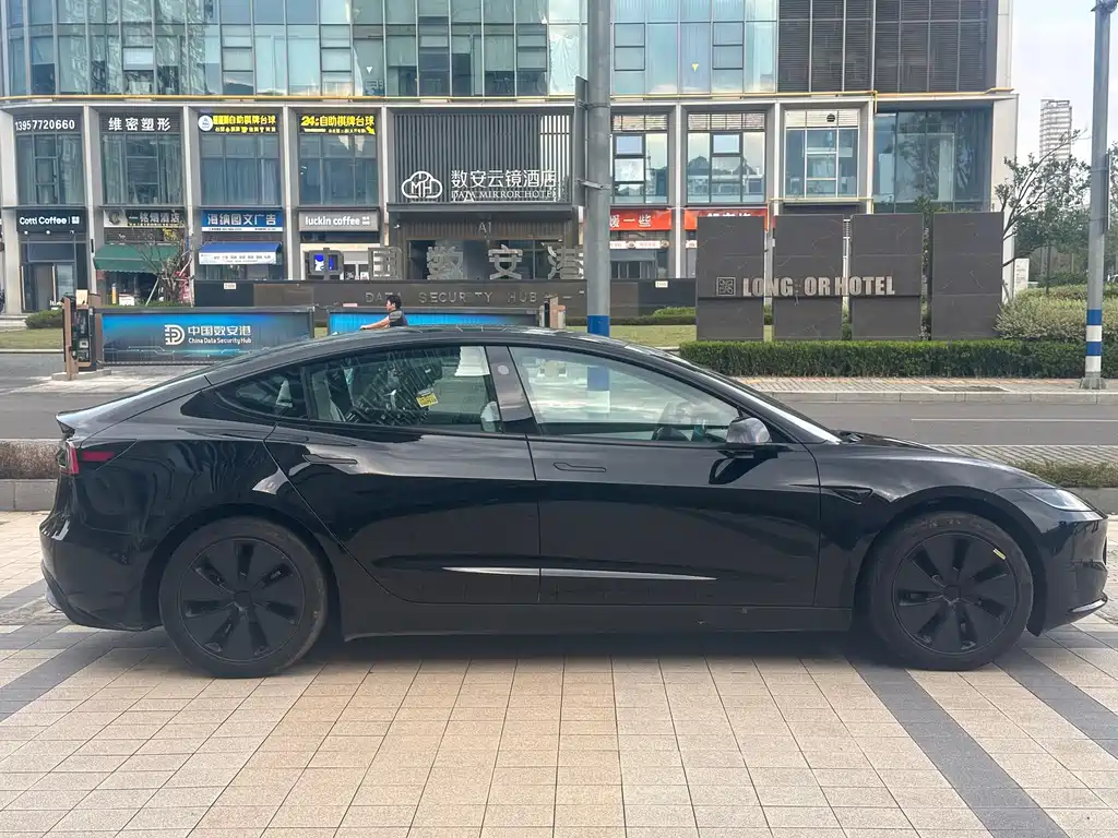 Tesla Model 3 — фото 7
