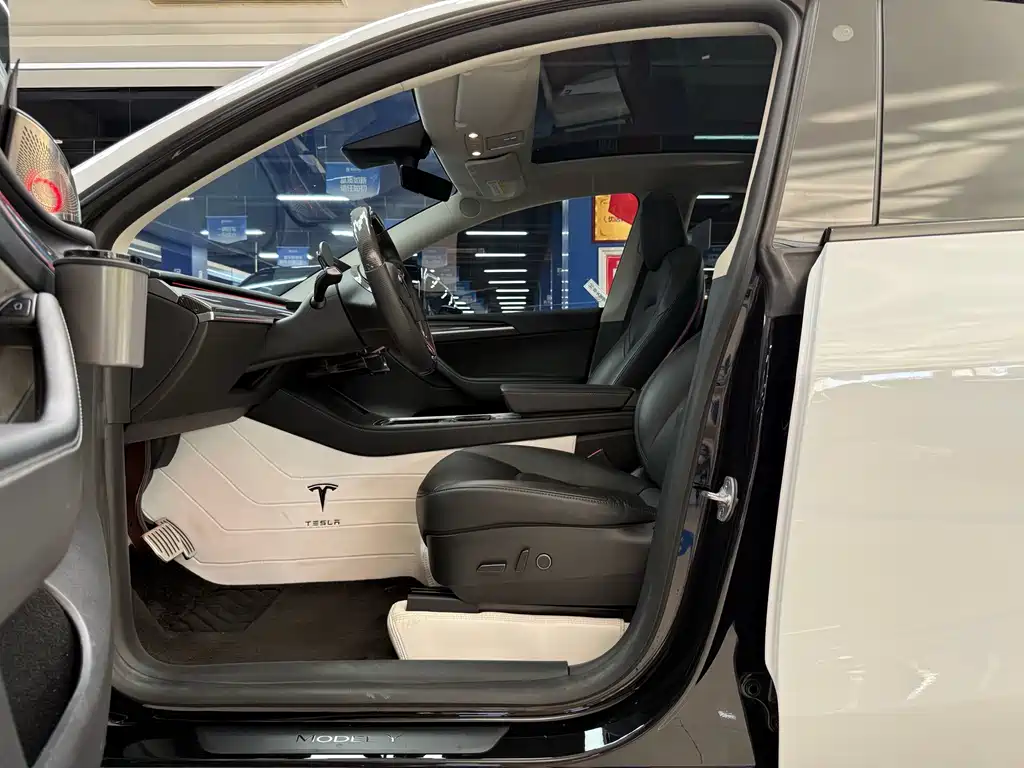 Tesla Model Y — фото 4