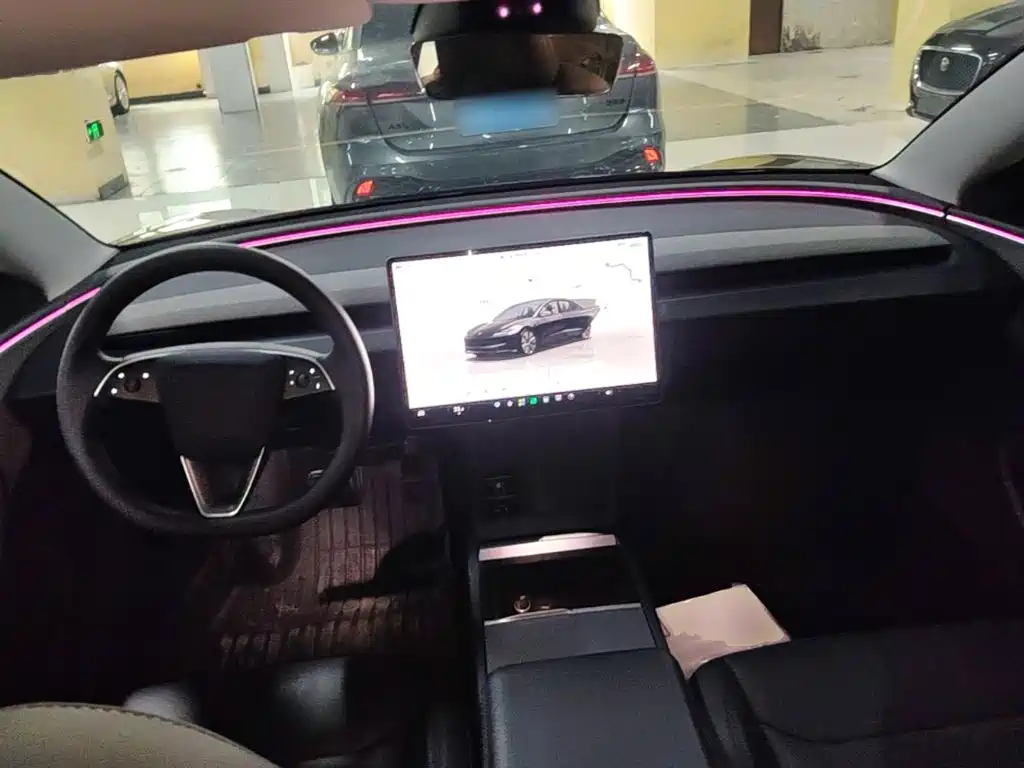 Tesla Model 3 — фото 10