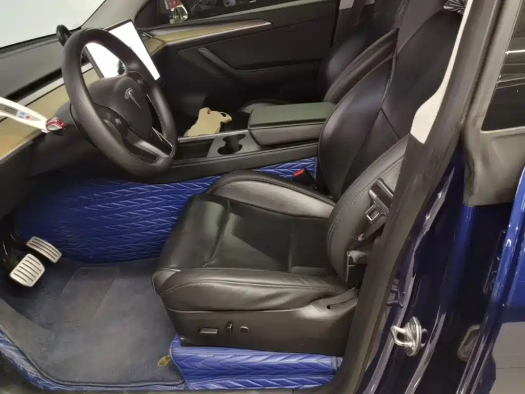 Tesla Model Y — фото 15