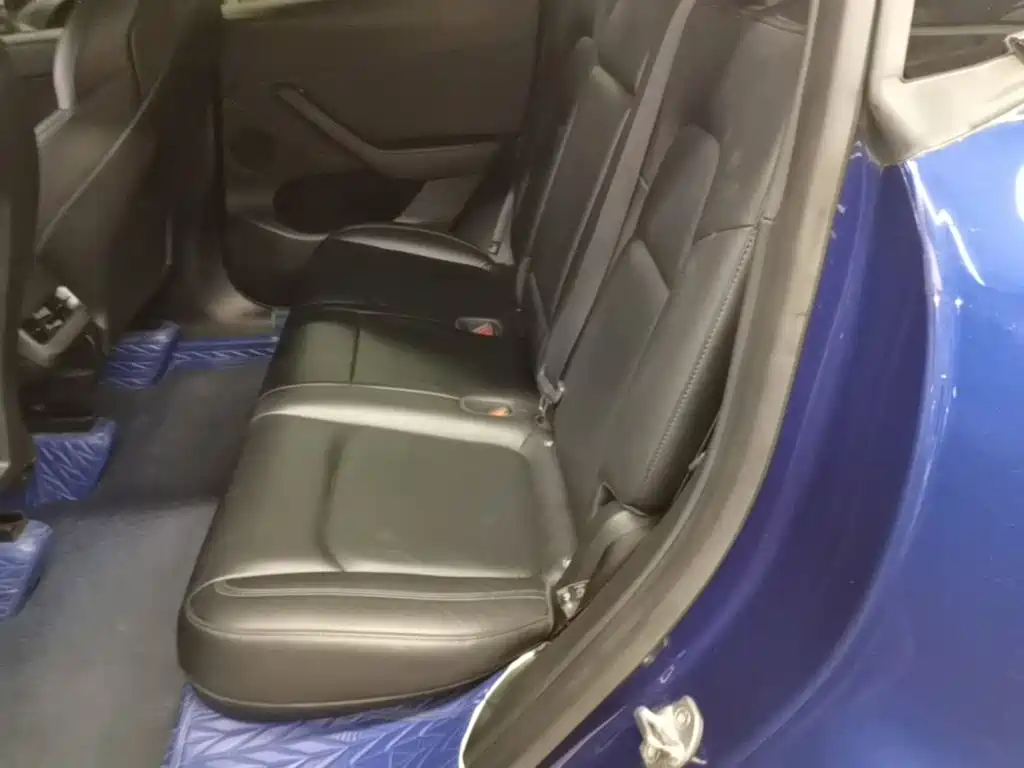 Tesla Model Y — фото 17