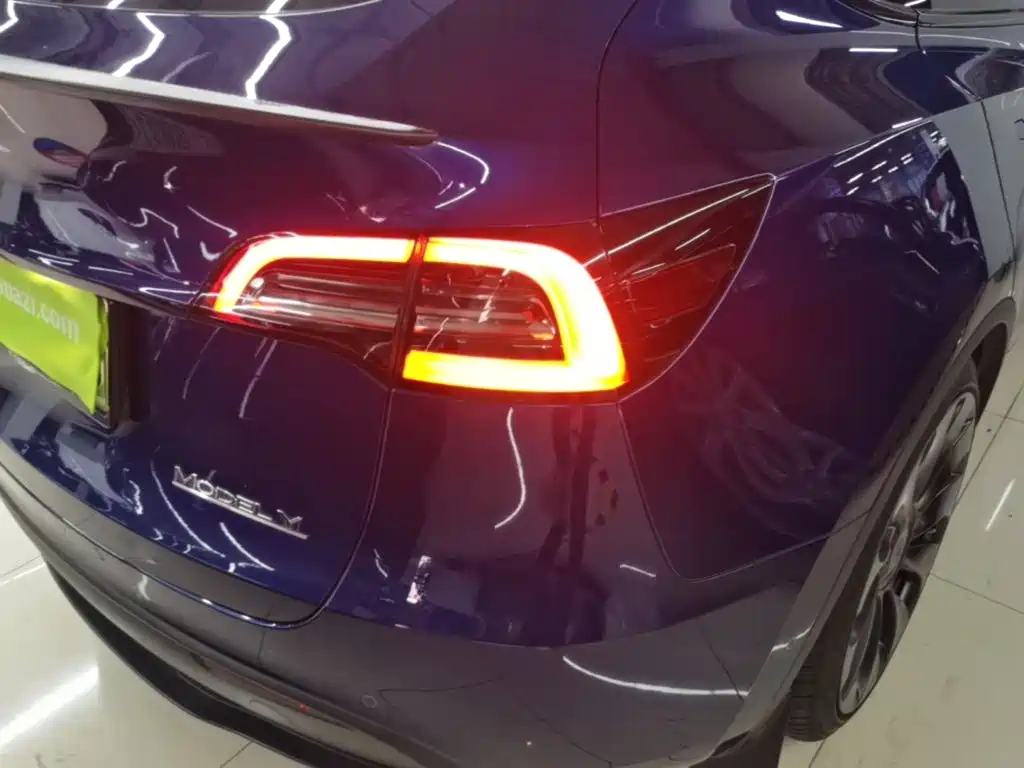 Tesla Model Y — фото 8