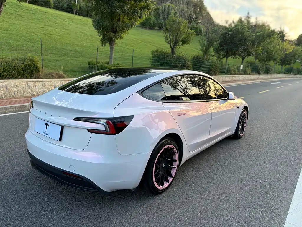 Tesla Model 3 — фото 7