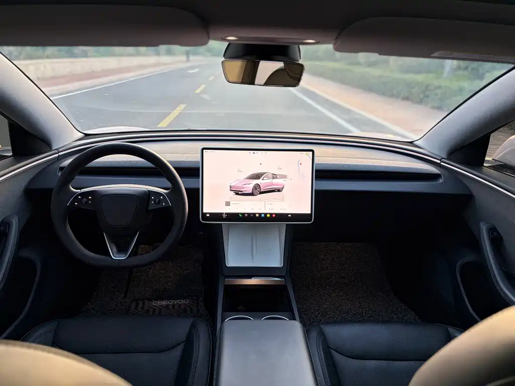 Tesla Model 3 — фото 8