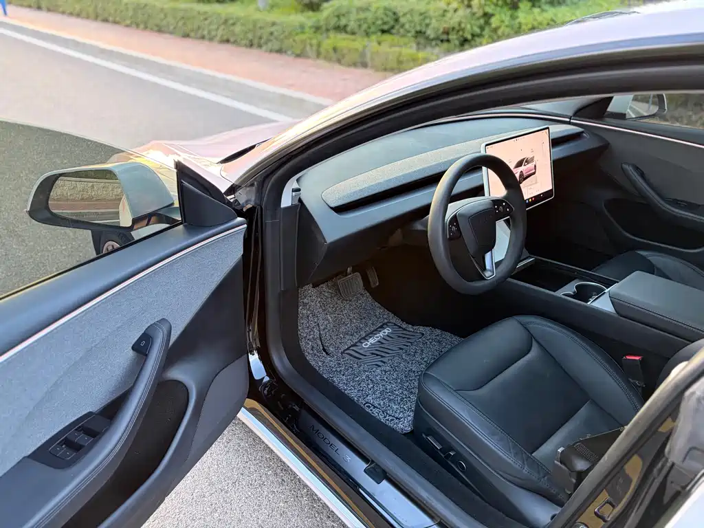 Tesla Model 3 — фото 10