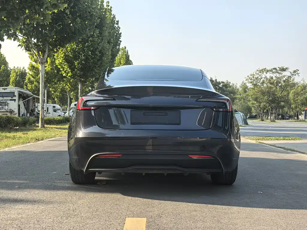 Tesla Model 3 — фото 8