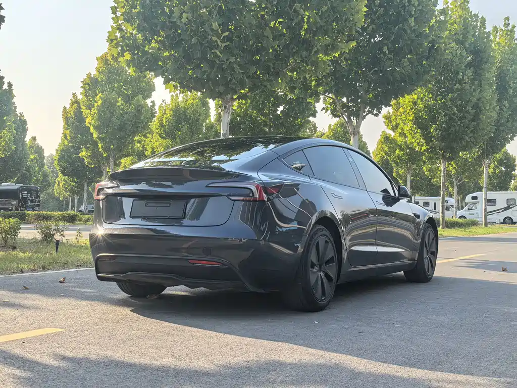 Tesla Model 3 — фото 9