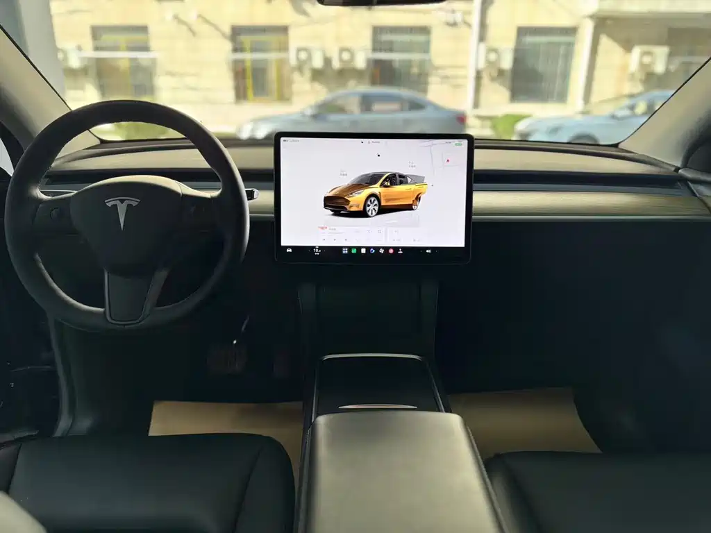 Tesla Model Y — фото 6